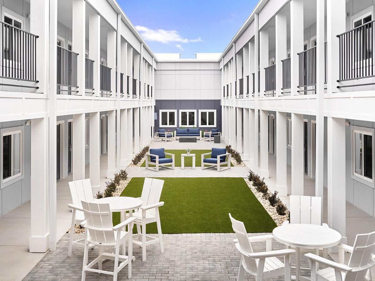 Stayapt * North Charleston
